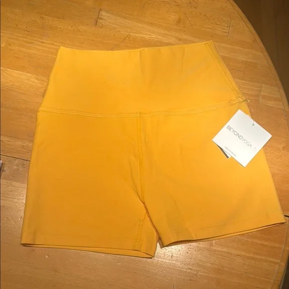 Beyond Yoga Spacedye All for Run Shorts (sunflower heather) - Picture 9 of 9